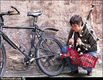 Hibrido creativo: gaitero infla bicicleta